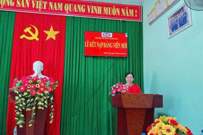 LỄ KẾT NẠP ĐẢNG VIÊN MỚI TẠI CHI BỘ TRƯỜNG MẦM NON NGHĨA TRUNG NĂM 2025.