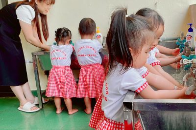 VỆ SINH CÁ NHÂN VÀ KỸ NĂNG TỰ PHỤC VỤ CHO TRẺ MẦM NON